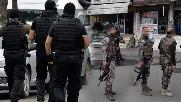 Diyarbakır'da 2 Polisi Bıçaklayıp Kaçmaya Çalıştı
