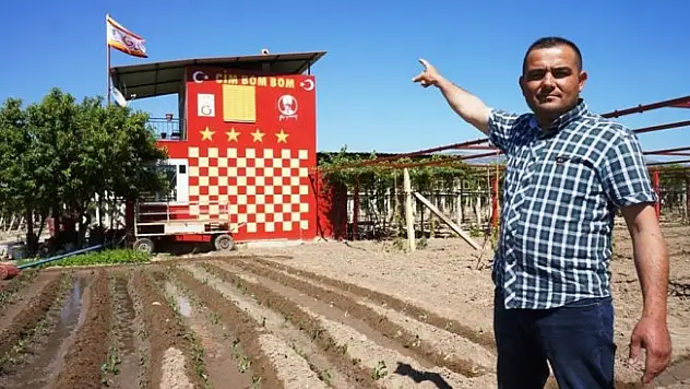 Fanatik taraftar evini sarı kırmızı boyadı