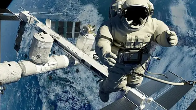 Uzaya Giden Astronot SD Kartını Unuttu! Ortalık Fena Karıştı!