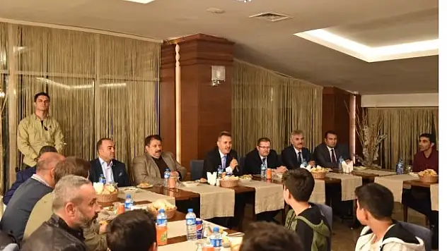 Vali Süleyman Elban Kocaeli'den Gelen Öğrenciler ile Buluştu