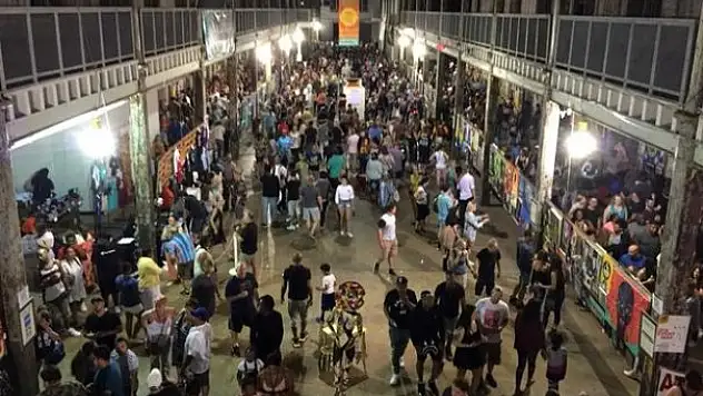 Abd'de Festival'de Silahlı Saldırı 1 Ölü 20 Yaralı