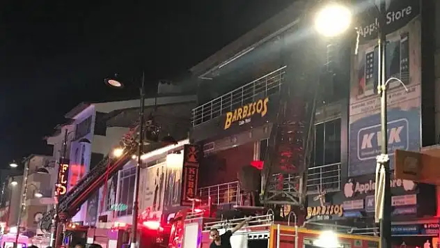 Ağrı Cumhuriyet Caddesinde Korkutan yangın