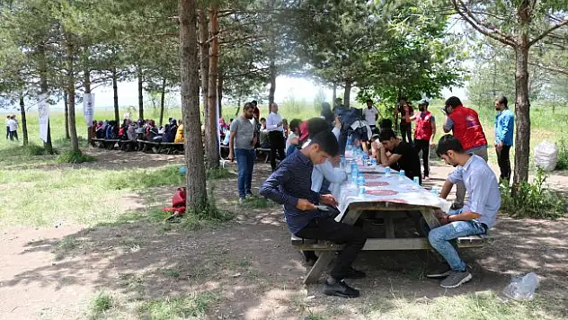Ağrı Gençlik Merkezi Gönüllü Gençlerle Piknikte Buluştu