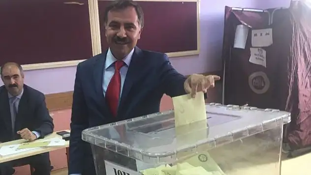AK Parti Ağrı Milletvekili Adayı Abbas Aydın Oyunu Kullandı