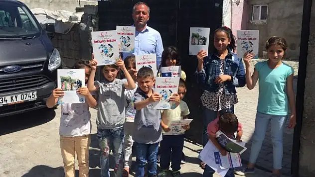 Ak Parti Ağrı'da 16 Yıllık icraatlarını Boyama Kitabı olarak dağıttı