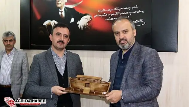 Bursa Büyükşehir Belediye Başkanı Alinur Aktaş'dan AİÇÜ'ye ziyaret