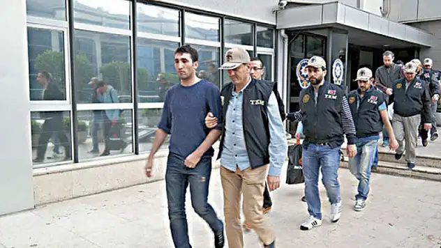 Fetöcü Firariler Oy Kullanırken Yakalandı