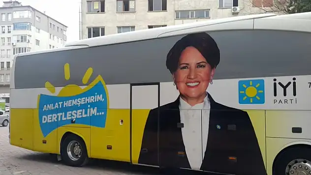 İYİ Parti Seçim Minibüsün'de Çalan Şarkı Dikkat Çekti