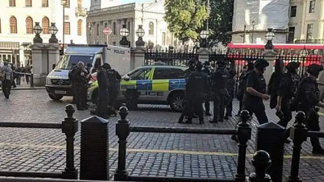 Londra'da Bomba Alarmı 1 Kişi Gözaltına Alındı