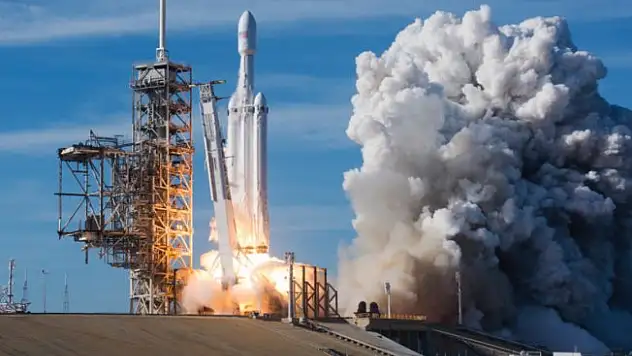 SpaceX Arap Uydusunu Uzaya Gönderecek