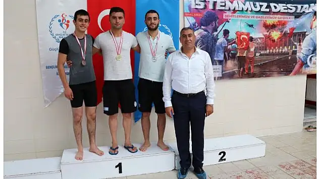 15 Temmuz Şehitleri İçin Kulaç Attılar