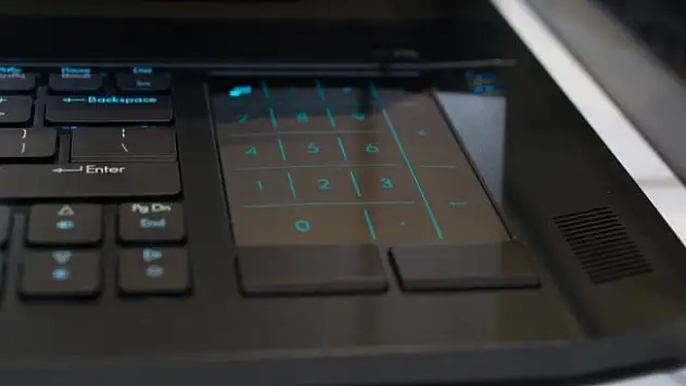 Acer Predator Triton 900 Oyuncu Bilgisayarı Tasarımıyla Şoke Etti