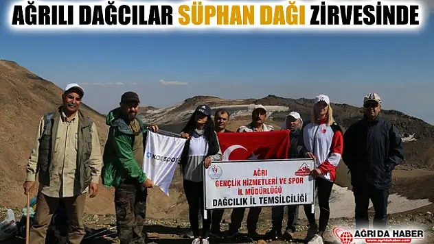 Ağrılı Dağcılar Süphan Dağı'nın Zirvesinde