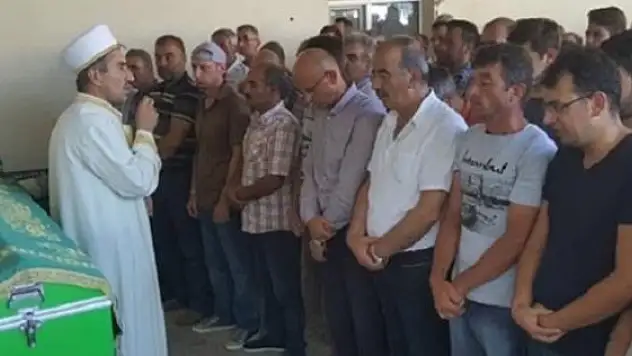 Cami İmamı Kendini Tutamayıp...