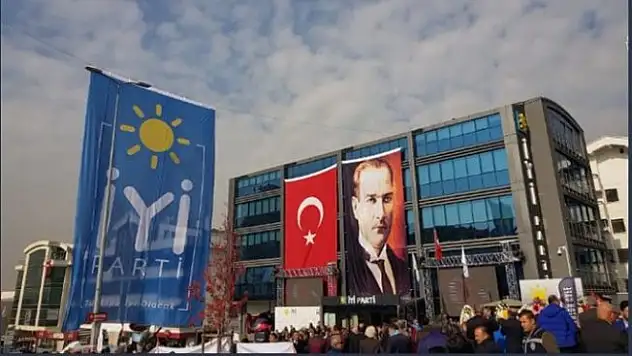İYİ Parti Genel Merkezin Talebinden Sonra 5 İlden Toplu İstifa!