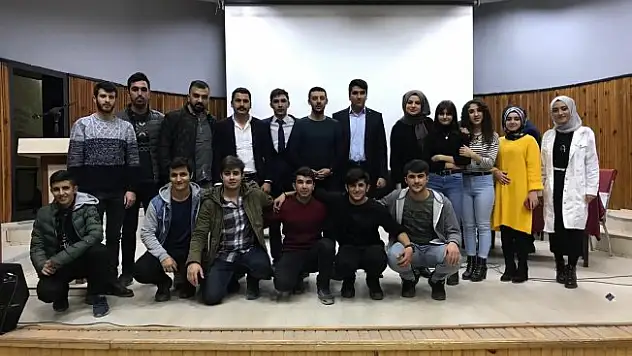 Ağrı'da Öğrenci Meclis Başkanlığına Yunus Emre Taştan Seçildi