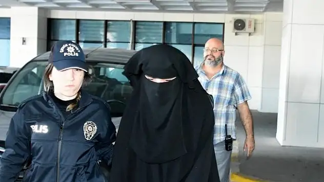 Atatürk'e Hakaret Şuçlamasıyla tutuklanan Emine Şahin Serbest bırakıldı