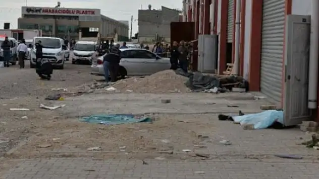 Son Dakika! Adana'da Sokak Ortasında Silahlı Çatışma! Ölü ve Yaralılar Var!