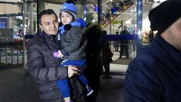 Not Bırakıp 3 Yaşındaki Oğlunu AVM'de Terk Etti