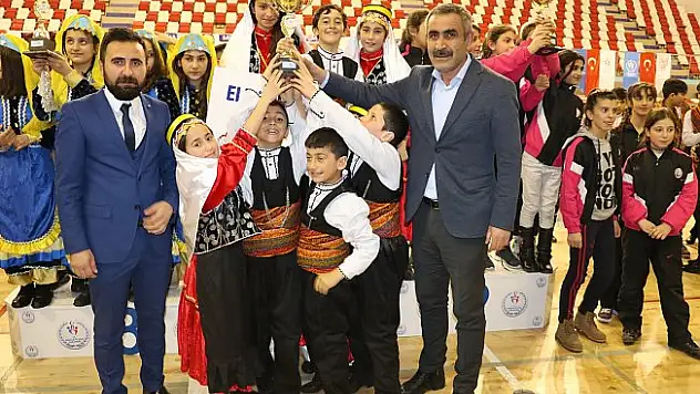 Ağrı'da Halk Oyunları İl Birinciliği Yarışması Yapıldı