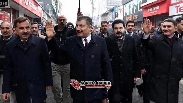 Sağlık Bakanı Fahrettin Koca, Ağrı'da ziyaretlerde bulundu.