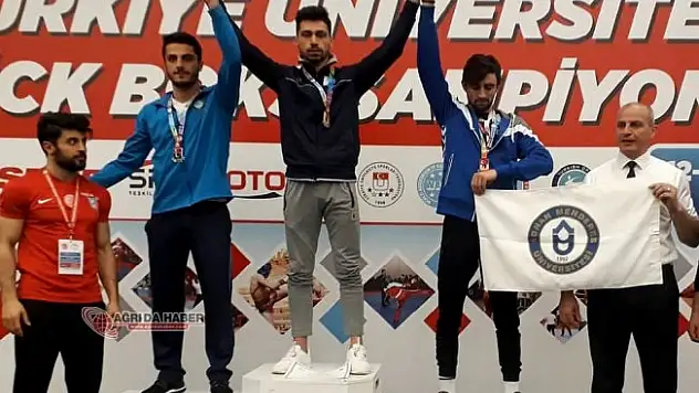 AİÇÜ Öğrencisi Abdulkadir Aslan Kick Boks' da Türkiye Şampiyonu Oldu