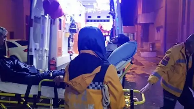 Erzincan'da Bir Araç Şarampole Devrildi! 5 Kişi Yaralandı!