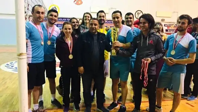 Ağrı'da Öğretmenler Voleybol Turnuvası yapıldı!