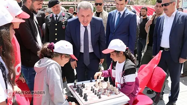 Ağrı Valisi Süleyman Elban Sporcuların Gösterilerini İzledi