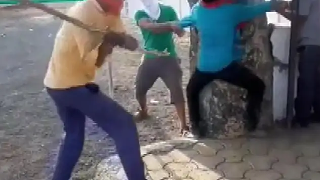 Hindistan'da Müslümanlara İnek Eti Dayağı!