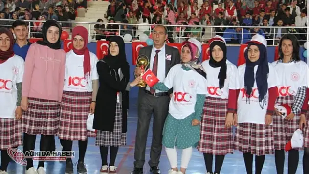 Tutak'ta 19 Mayıs Kutlamaları coşkuyla kutlandı