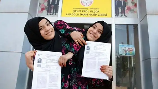 Siyam İkizleri Sınav Engelinide Tanımadı