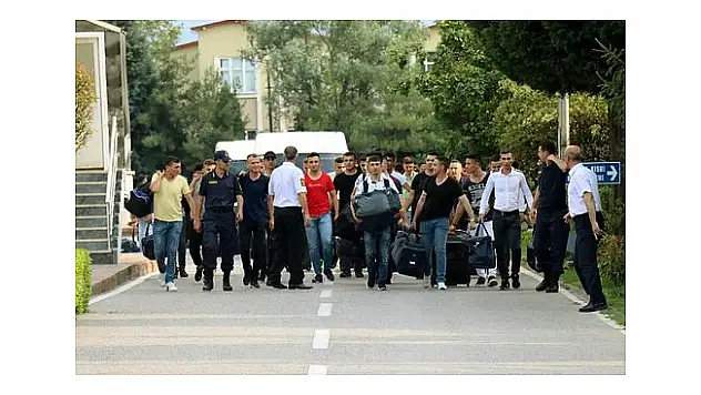 Yeni Askerlik Sisteminin Kabul Edilmesiyle Terhisler de Başladı