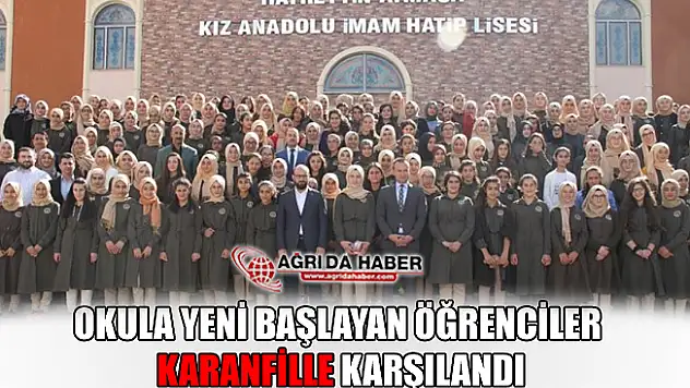Ağrı Hayrettin Atmaca Kız İmam Hatip Lisesine Başlayan Öğrenciler Karanfille Karşılandı!