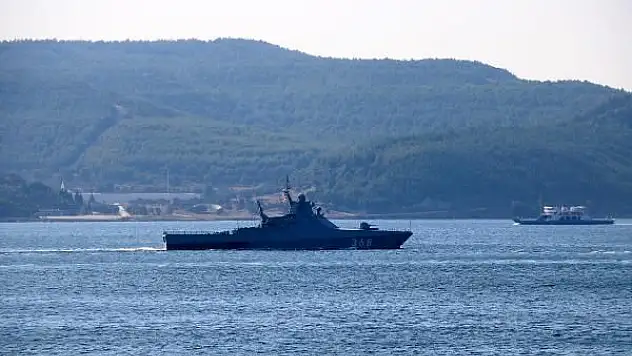 Rus Askeri gemileri Çanakkale'den Geçti