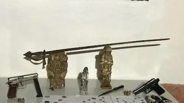 Tabancalı ve Kelepçeli Tarihi eser kaçakçılığı