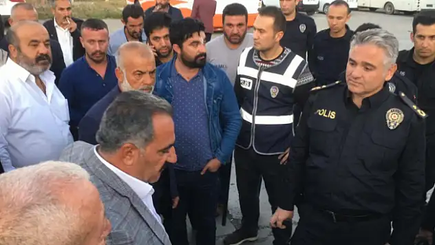 Ağrı Belediyesi ve Dolmuşçular Arasında Arbede! Vali Elban Aracı oldu