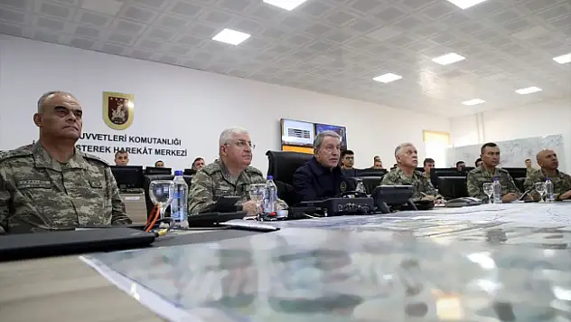 Hulusi Akar'ın Ziyaretinde Dikkat Çeken Tablo!