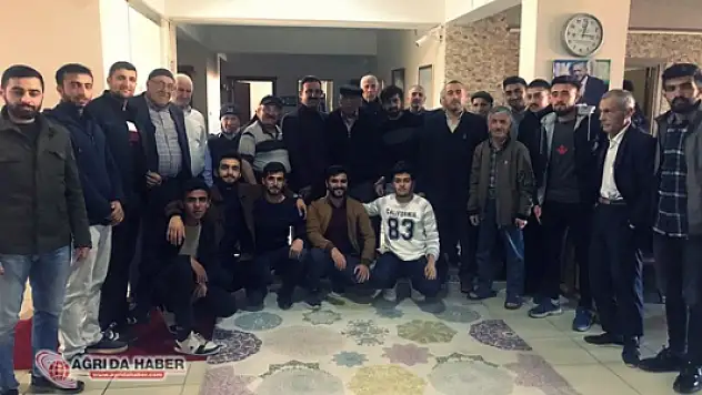 Ağrı Kyk'lı Gençlerden Huzur Evi Ziyareti