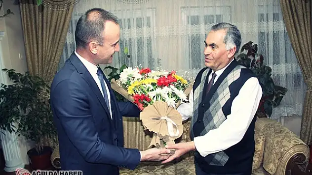 Ağrı'da Emekli Öğretmen Cafer Erdoğan'a vefa ziyareti