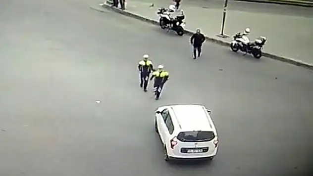 Dili Boğazına Kaçan Sürücüyü Polisler Kurtardı