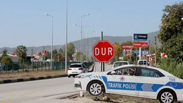 Maket Aracın Aküsünü Çaldılar!