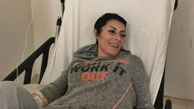 Ünlü Şarkıcı Gülay Hastanede!