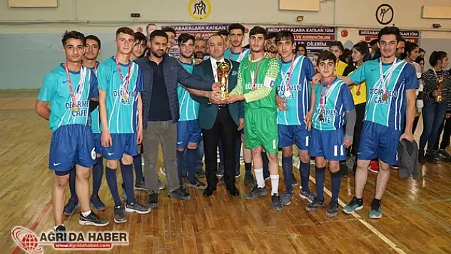 Ağrı'da Okul Sporları Halaylar Eşliğinde Devam Ediyor