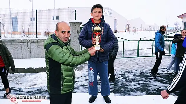 Ağrı'da Okul Sporları Kros Yarışmaları Yapıldı