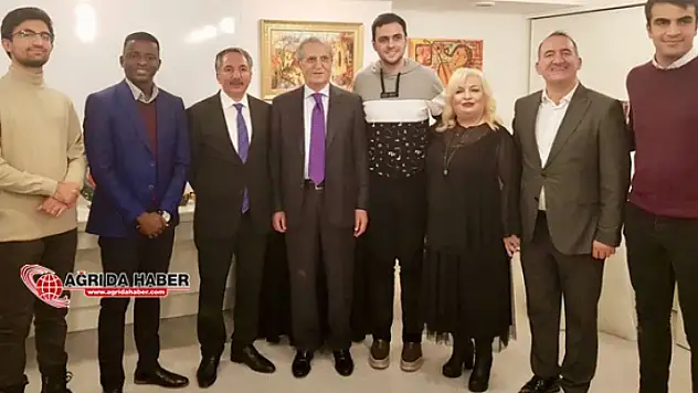 İbrahim Çeçen Vakfı Seramik Sergisi Gelirini Gençlere Burs Olarak Verecek
