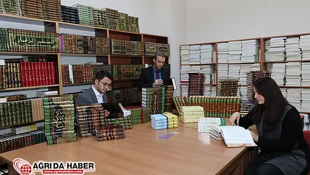 AİÇÜ'de İslami İlimler Arapça Temel Eserler Kitaplığı Oluşturuldu