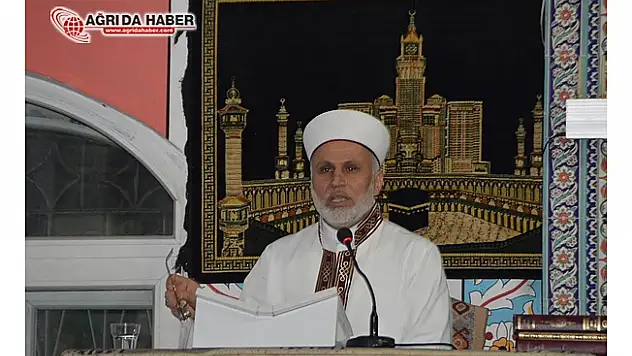 Ağrılılar Regaip Kandili'ni Merkez Camii'nde ihya ettiler