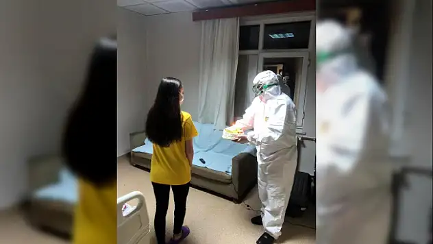 Karantina Odasın'da Olan Şeyma'ya Doğum Günü Süprizi