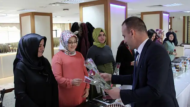 Ağrı Milli Eğitim Müdürü Mehmet Faruk Tekin, Kadınlar Günü'nü Kutladı